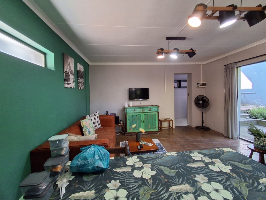 6 Bedroom Property for Sale in Vincent Eastern Cape